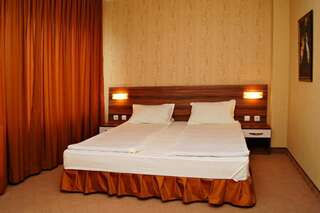Отель Family Hotel Ramira Кюстендил Двухместный номер с 1 кроватью или 2 отдельными кроватями-8